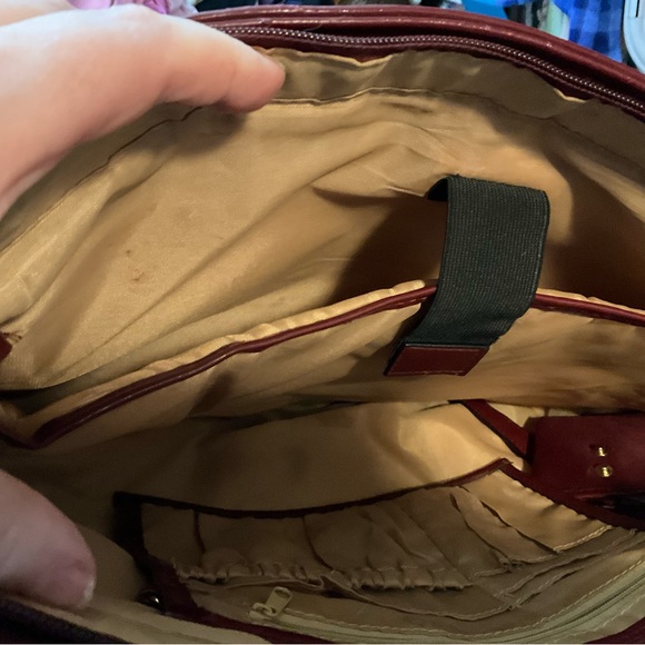 Large carry all bag in burgundy patent - Picture 10 of 16